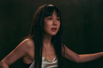 楽団の代表の娘で裕福なお嬢さんであるスヨン（チョ・ヨジョン）。ポジティブで強引、気の強い女性。ソン・スンホンと婚約していたが突然姿を消す…