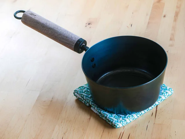 「毎日使いたい！」話題の「鉄鍋」を編集部メンバーが使ってみた