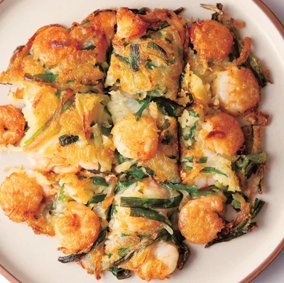 焼き順を工夫するだけでプリプリ＆カリカリ食感に「エビのカリカリチヂミ」