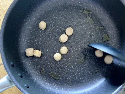 焼き色がつくまで炒める