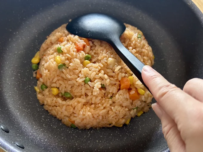 周りをあけてケチャップライスを円形にしたら…