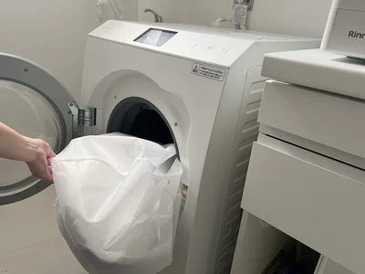 ネットにいれて洗濯機で丸洗いOK