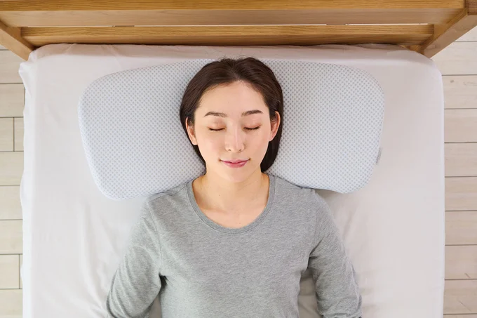 朝までぐっすり眠れる！首がしっかりホールドされてフィットするまくら3選