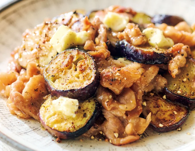 パンチの効いたコクうま味に箸がススム！「豚こまとなすのペッパーみそバター炒め」