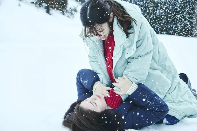 【9話】感情が高ぶり雪原で美紗の首を絞める麗奈