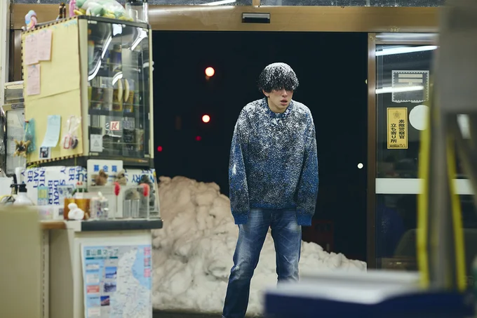 【9話】上着もなく寒さに震え、やっとの思いで見つけたコンビニに入る友也