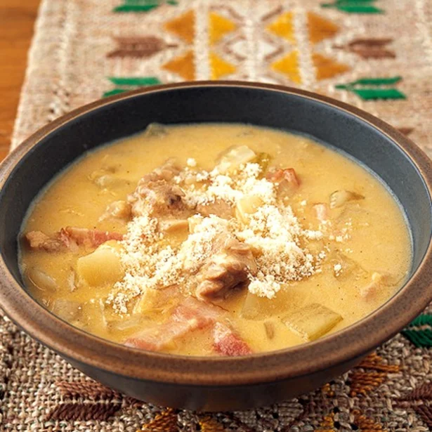 具だくさんで食べごたえあり！ とりもも肉のおかずスープ5選