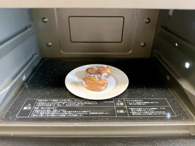 焼きたてを急速冷凍した冷凍の焼き芋は、レンジで温めるのがおすすめ