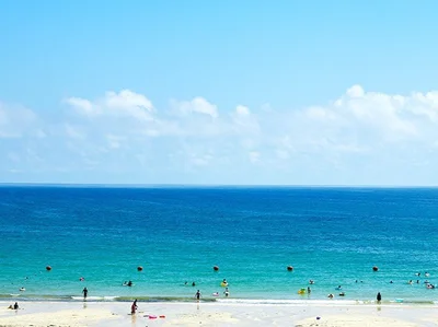 白い砂浜とコバルトブルーの海が広がる五島の絶景ビーチ