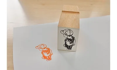 かわいいハンコになった息子くん▶︎最近は双眼鏡にハマっているようで…（⇒次へ）