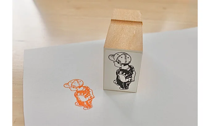 かわいいハンコになった息子くん▶︎最近は双眼鏡にハマっているようで…（⇒次へ）