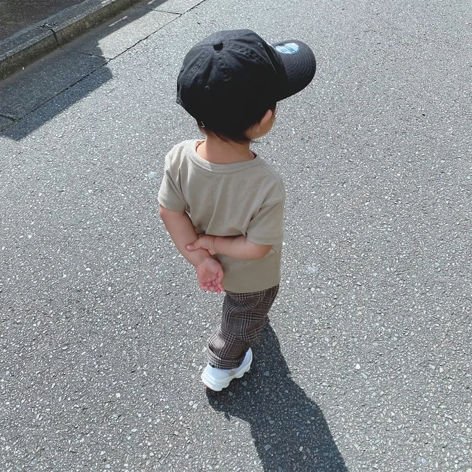 ③手首をしっかり掴めています！成長をかんじますね♪ ▶︎次は幼稚園での1コマ（⇒次へ）