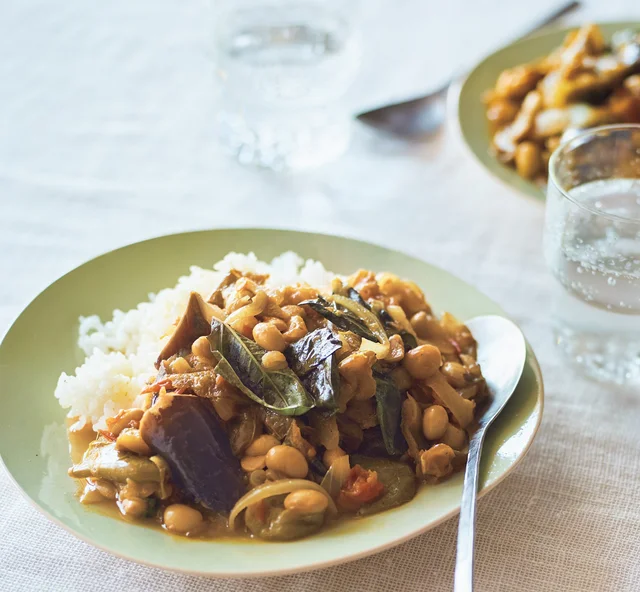 大豆のごろごろ感で食べごたえ満点！「夏のベジカレー」【長谷川あかりさんのお酢レシピ】
