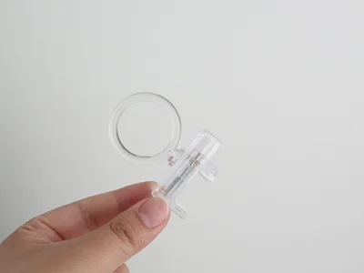 100均の「かもいフック」がすごい！ポテンシャルを最大限に活用した収納アイデア