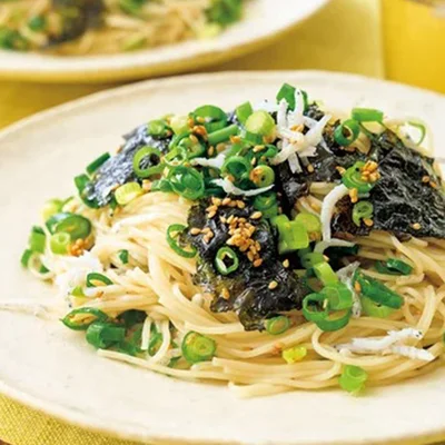のりやしらすがそうめんにからみ、うまささく裂！「韓国のりとしらすのあえそうめん」