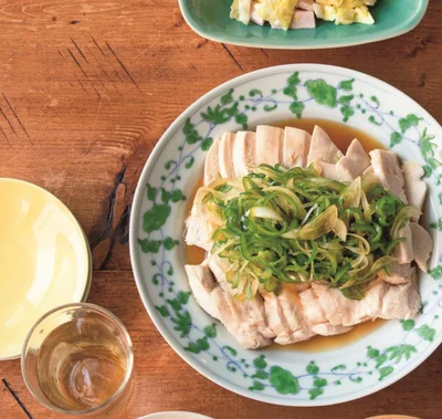 ごま油香る野菜だれはピーマンの食感も楽しい「レンジ蒸しどり」