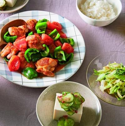 にんにくでパンチを加えて、ご飯に合う味に「とり肉とトマトのガリバタ炒め」