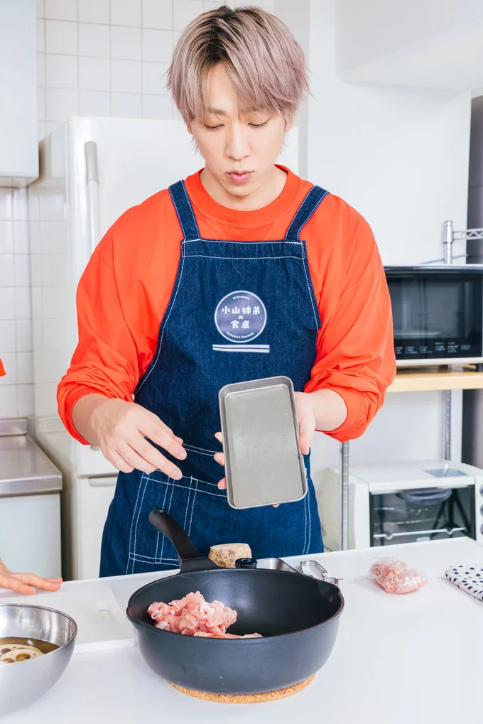 豚肉はそのままフライパンへ!