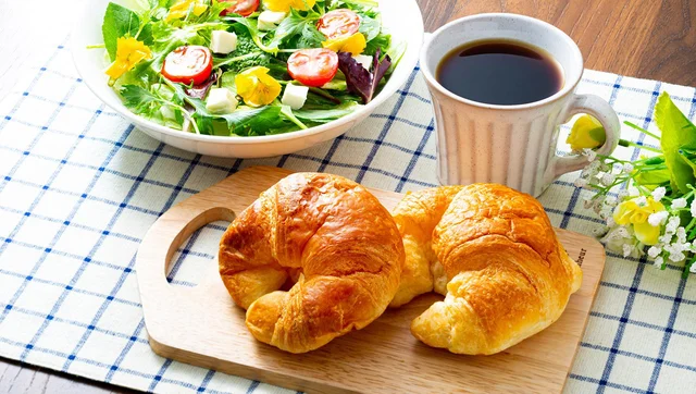 「クロワッサン」がフランスに広まったわけ。三日月の形には理由があった！／子どもに話したい雑学（9）