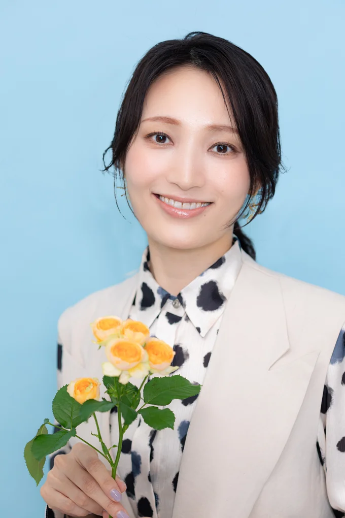 望海風斗さんは今年10月からミュージカル『エリザベート』に出演が決定しています。宝塚歌劇団時代の同期でもある元花組トップスター・明日海りおさんとWキャストで、主役のエリザベートを演じます。