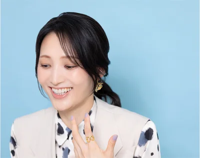 ドラマ『誘拐の日』公式Xの「怪しい人は誰？」のアンケートについて語る望海風斗さん。視聴者から怪しまれてしまったことに、ちょっぴり苦笑い…？