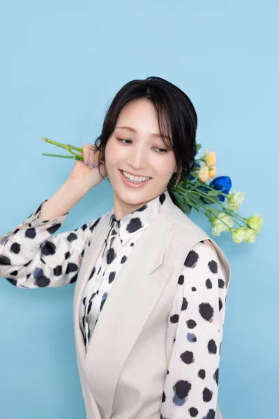 望海さんは2022年度 第30回読売演劇大賞 優秀女優賞、2023年度 第48回菊田一夫演劇賞を受賞されています。 舞台の世界ではその演技力と歌唱力の高さが認められています。また先日、第33回読売演劇大賞の中間選考にて、上半期女優賞にもノミネートされました！