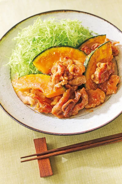 豚こまとかぼちゃのしょうが焼き