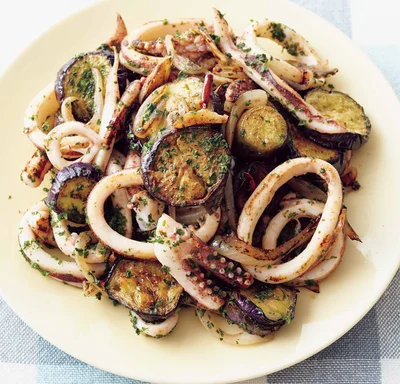 なすといかのイタリアン炒め（料理・重信初江、撮影・鈴木泰介）