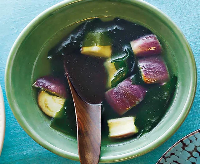 スープを吸ったなすがじんわりおいしい「なすとわかめの中華スープ」