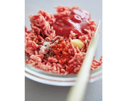 レンチンだけで、味しみ肉そぼろが作れる！