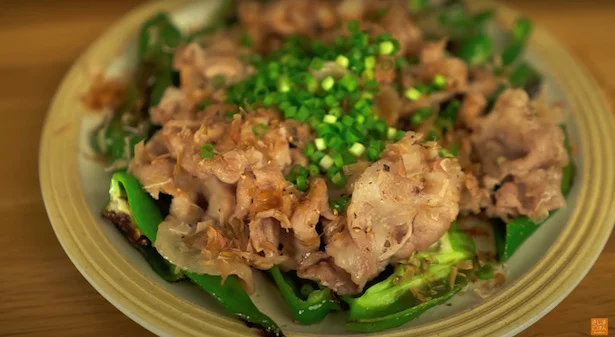 旬のピーマンを種まで味わうのがきじま流！ 無限ピーマンを超える「豚ピーマンぽん酢」