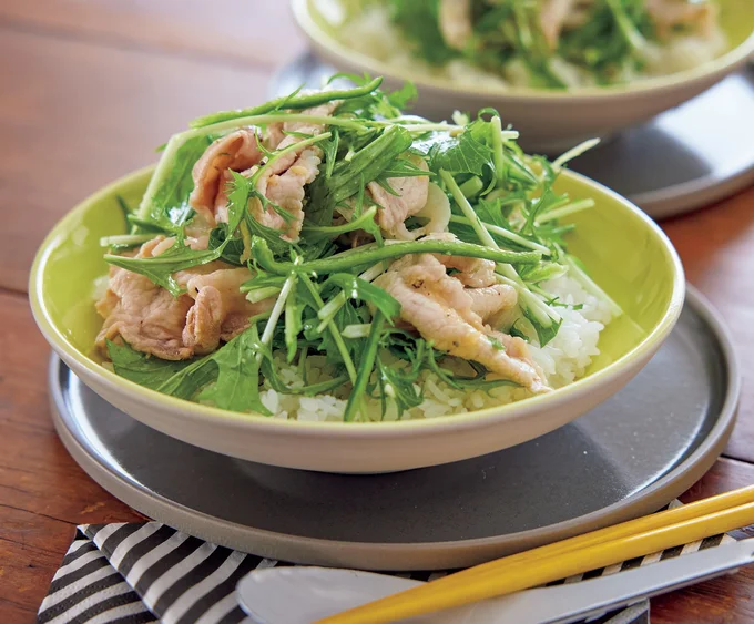 サラダ感覚で食べられておなかも大満足♪「野菜たっぷり豚しゃぶ丼」