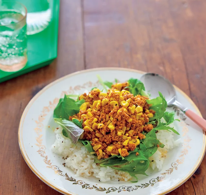 レンジで一気に!フレッシュとうもろこしで夏を満喫「コーンキーマカレー」