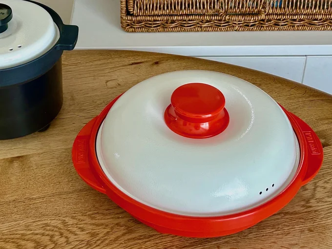 コロンとした見た目がかわいい、電子レンジ専用調理器「レンジメート プロ」