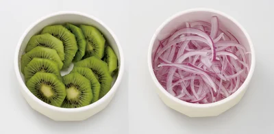 水けですぐべちゃべちゃになってしまうデリケートな野菜や果物などを、無数の気孔によって鮮度を保ったまま保存できます