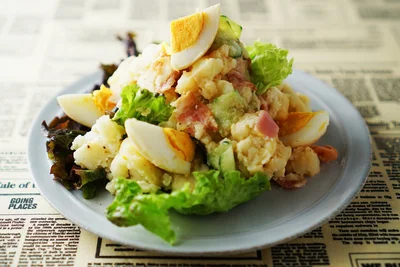 レンジで熱を通してマッシュポテトにすると、ポテサラやコロッケなどの調理がスムーズになります