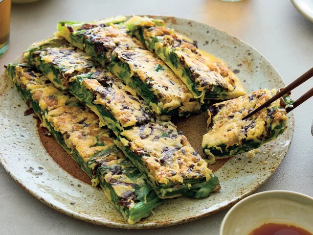 あさり缶がうまみの秘訣！食感のアクセントも楽しめる「あさりとにらのチヂミ」