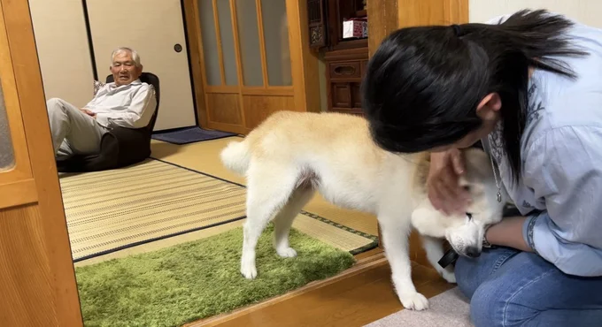 見守るおじいちゃんの優しいまなざしも▶「もう離れたくない」（⇒次へ）