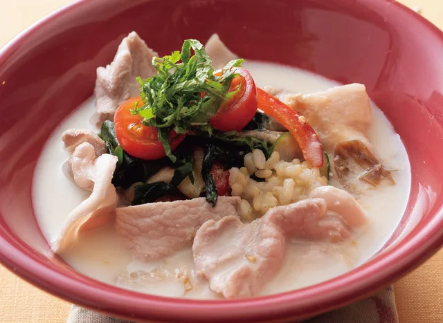ゆで汁を活用してうまみと栄養をUP！豚肉で疲労回復、「豚しゃぶと夏野菜の冷や汁風」