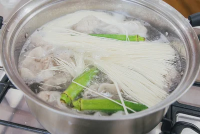 豚肉は火が通ったものから取り出す