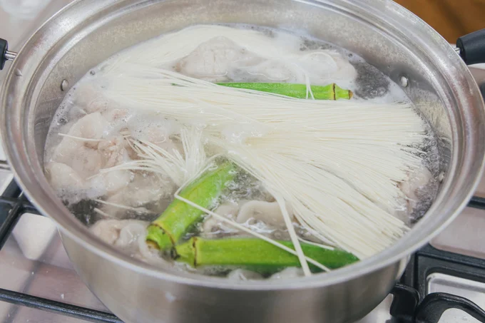 豚肉は火が通ったものから取り出す