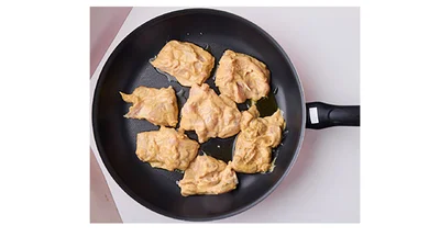 弱火にし、ふたをして5分蒸し焼きにする
