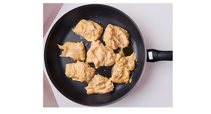 弱火にし、ふたをして5分蒸し焼きにする