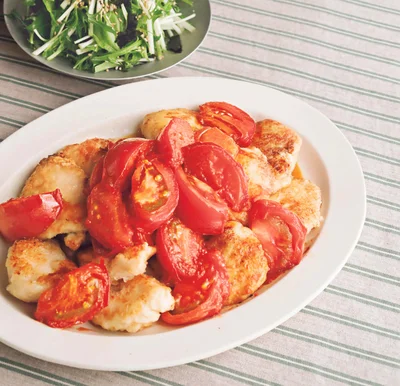さっと焼いたトマトのソースをON「カリカリどりのトマ甘酢のっけ」