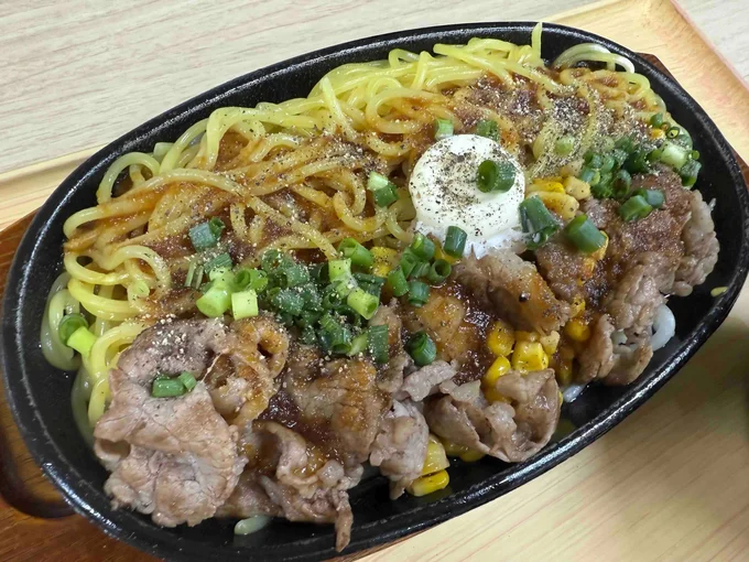 ブラックペッパーをかけて自分好みの味付けに
