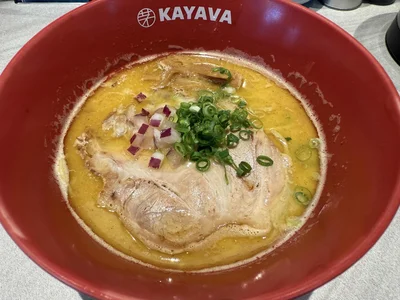 KAYAVA.総本店「鶏白湯醤油ラーメン」（1000円）