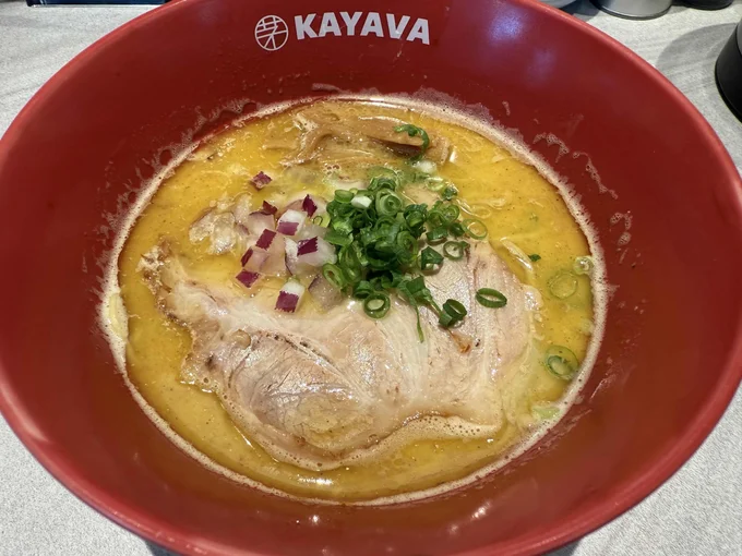 KAYAVA.総本店「鶏白湯醤油ラーメン」(1000円)