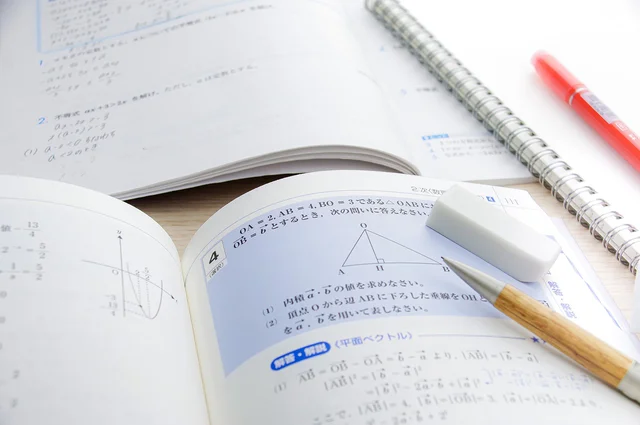 「コンピューター」とは？かつて手書きで計算をする人のことだった!?