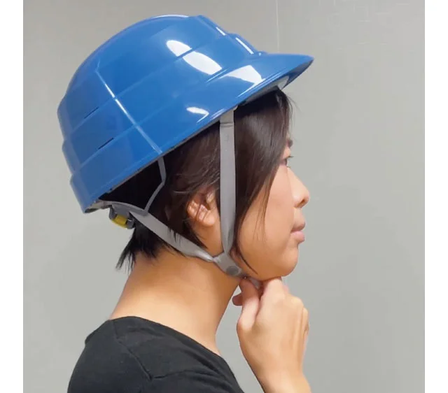 あごひもを調整しておき、実際にかぶる練習も