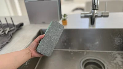 ニトリの神アイテム！キッチンシンクの水垢掃除が劇的にラクになっちゃいます